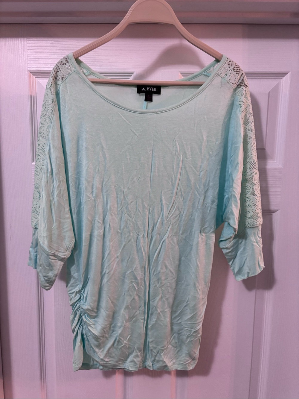 A. Byer Mint Green Lace-Sleeve Tunic